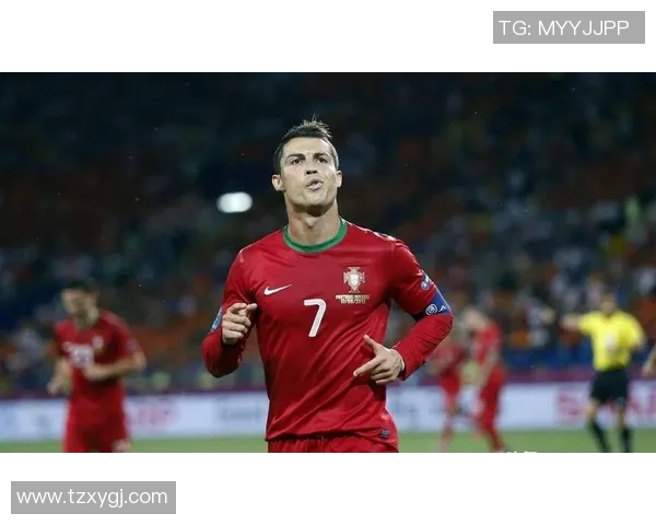 足球场上的传奇之路:12号球星的辉煌与荣耀 足球场上的传奇之路:12号球星的辉煌与荣耀