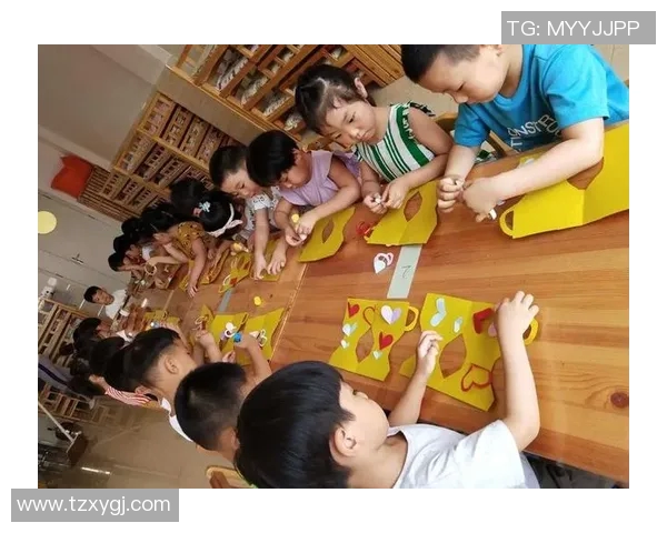 足球明星与女儿共享快乐时光温馨互动展现父爱如山的动人瞬间 足球明星与女儿共享快乐时光温馨互动展现父爱如山的动人瞬间