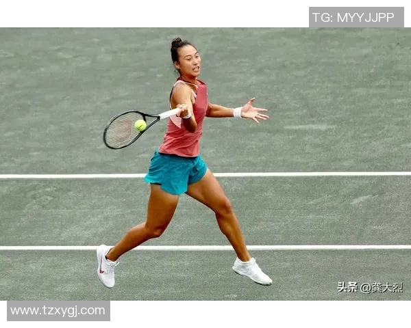 微胖足球明星高清写真展现运动魅力与时尚风采